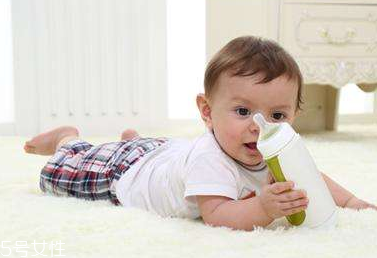 切記別給新生兒吃奶粉!什么是過度喂養(yǎng)? 切記別給新生兒吃奶粉!什么是過度喂養(yǎng)?