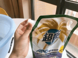 超能apg洗衣液怎么樣 眼線筆等彩妝很輕松洗掉 超能apg洗衣液怎么樣 眼線筆等彩妝很輕松洗掉