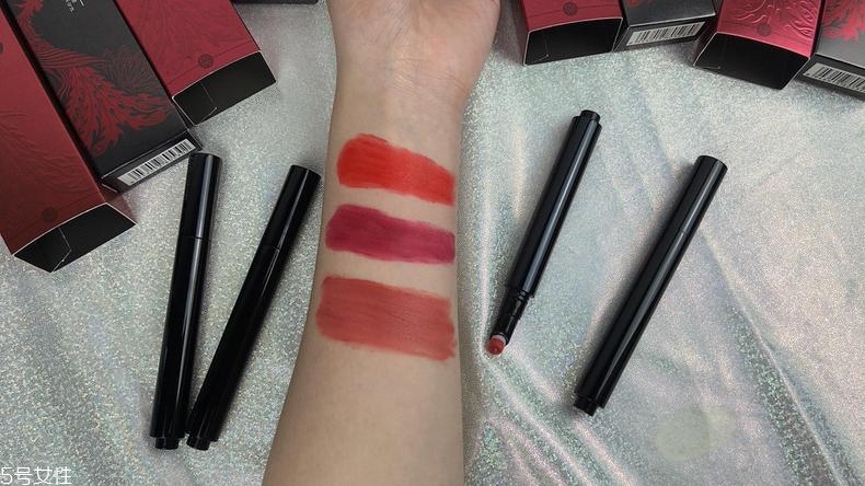 美康粉黛和稚優(yōu)泉唇釉哪個(gè)好 國(guó)產(chǎn)唇釉大pk
