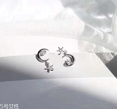 純銀耳釘哪個牌子好 選擇大品牌 純銀耳釘哪個牌子好 選擇大品牌