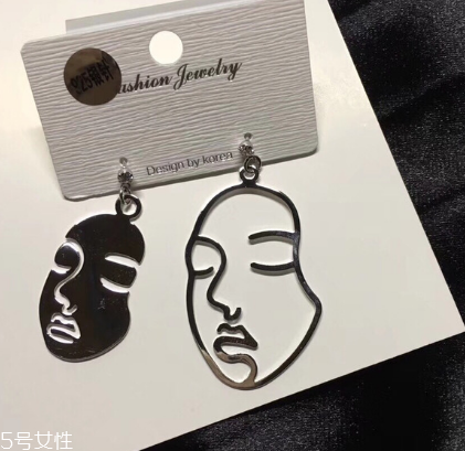 純銀耳釘哪個牌子好 選擇大品牌 純銀耳釘哪個牌子好 選擇大品牌