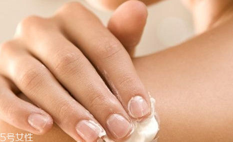 身體乳一天擦幾次 身體乳的正確使用頻率 身體乳一天擦幾次 身體乳的正確使用頻率