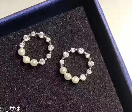 純銀耳釘為什么會(huì)變黑 保養(yǎng)方法要掌握 純銀耳釘為什么會(huì)變黑 保養(yǎng)方法要掌握