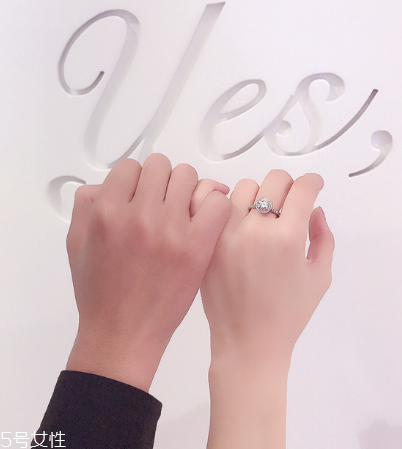 求婚戒指和結(jié)婚戒指是同一個嗎 有區(qū)別的 求婚戒指和結(jié)婚戒指是同一個嗎 有區(qū)別的