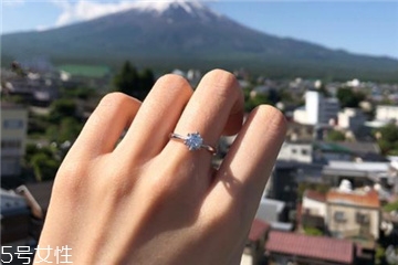 求婚戒指和結(jié)婚戒指是同一個嗎 有區(qū)別的 求婚戒指和結(jié)婚戒指是同一個嗎 有區(qū)別的