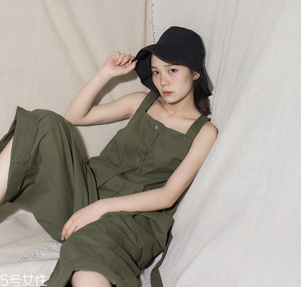 背帶褲要買大一碼嗎 正常碼數(shù)就行 背帶褲要買大一碼嗎 正常碼數(shù)就行