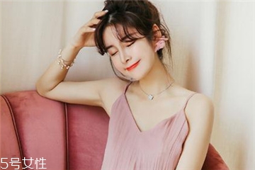 平胸穿什么睡衣好看 沒(méi)有這三款怎么行