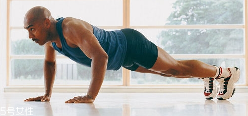 俯臥撐每組間隔多久 俯臥撐每組間隔時(shí)間 俯臥撐每組間隔多久 俯臥撐每組間隔時(shí)間