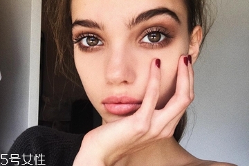 剛學(xué)化妝要買(mǎi)哪些東西 這些都用得上 剛學(xué)化妝要買(mǎi)哪些東西 這些都用得上