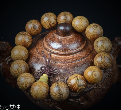 雞翅木手串一般多少錢 價格不算太貴 雞翅木手串一般多少錢 價格不算太貴