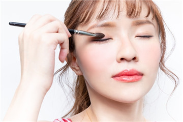 七夕情人節(jié)化什么妝他喜歡 情人節(jié)妝容圖片 七夕情人節(jié)化什么妝他喜歡 情人節(jié)妝容圖片