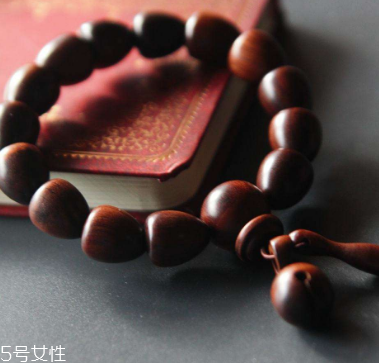 桃木手串怎么看真假 避開商家陷阱 桃木手串怎么看真假 避開商家陷阱