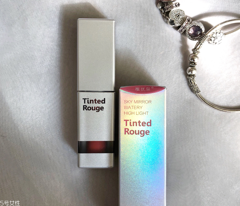 美康粉黛和稚優(yōu)泉唇釉哪個(gè)好 國(guó)產(chǎn)唇釉大pk
