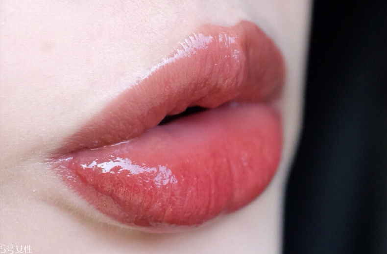 美康粉黛和稚優(yōu)泉唇釉哪個(gè)好 國(guó)產(chǎn)唇釉大pk