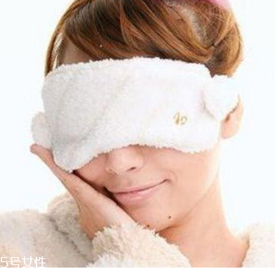 熱毛巾敷眼睛好不好 熱毛巾敷眼睛的好處 熱毛巾敷眼睛好不好 熱毛巾敷眼睛的好處