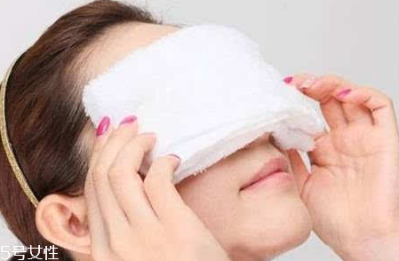 熱毛巾敷眼睛好不好 熱毛巾敷眼睛的好處 熱毛巾敷眼睛好不好 熱毛巾敷眼睛的好處