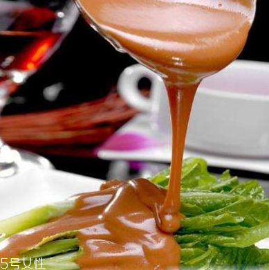 芝麻醬是什么顏色 一般是色澤金黃 芝麻醬是什么顏色 一般是色澤金黃