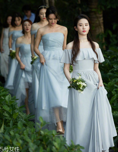 伴娘服后面的綁帶怎么綁 手殘黨也能學(xué)會(huì) 伴娘服后面的綁帶怎么綁 手殘黨也能學(xué)會(huì)