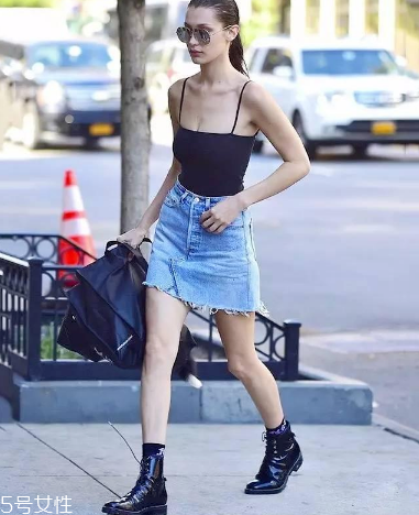 吊帶怎么穿好看 三種搭配清涼一夏 吊帶怎么穿好看 三種搭配清涼一夏