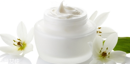 面霜能當(dāng)身體乳嗎 滋潤度會不夠 面霜能當(dāng)身體乳嗎 滋潤度會不夠