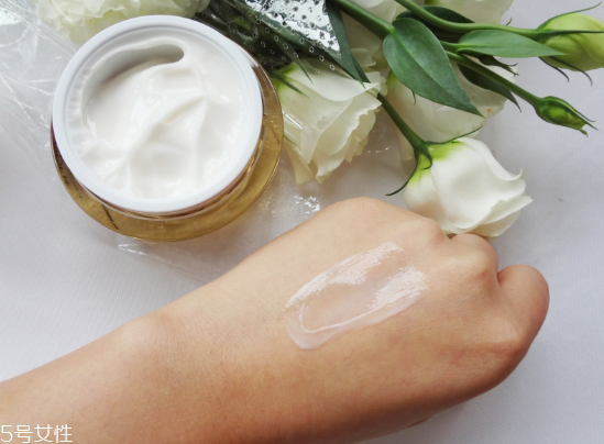 雅詩(shī)蘭黛萬能面霜適合年齡 雅詩(shī)蘭黛萬能面霜價(jià)格 雅詩(shī)蘭黛萬能面霜適合年齡 雅詩(shī)蘭黛萬能面霜價(jià)格