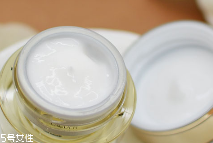 雅詩(shī)蘭黛萬能面霜適合年齡 雅詩(shī)蘭黛萬能面霜價(jià)格 雅詩(shī)蘭黛萬能面霜適合年齡 雅詩(shī)蘭黛萬能面霜價(jià)格