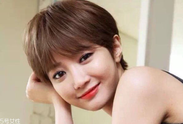 線條燙適合染什么發(fā)色 線條燙短發(fā)圖片大全 線條燙適合染什么發(fā)色 線條燙短發(fā)圖片大全