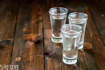 白酒是酸性還是堿性 它是酸性的 白酒是酸性還是堿性 它是酸性的