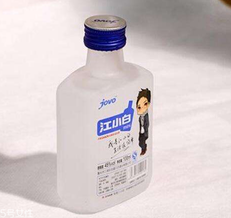 白酒是不是放的時(shí)間越長越好 要滿足一些條件 白酒是不是放的時(shí)間越長越好 要滿足一些條件