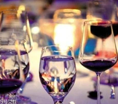 白酒是不是放的時(shí)間越長越好 要滿足一些條件 白酒是不是放的時(shí)間越長越好 要滿足一些條件