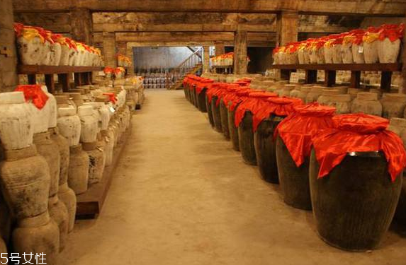 黃酒是什么做的 大米做的 黃酒是什么做的 大米做的