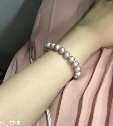 珍珠手鏈對(duì)身體好嗎 很適合女性佩戴 珍珠手鏈對(duì)身體好嗎 很適合女性佩戴