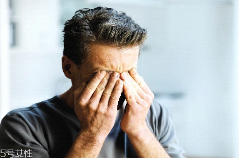 洗眼液可以泡隱形眼鏡嗎 兩者完全不一樣 洗眼液可以泡隱形眼鏡嗎 兩者完全不一樣