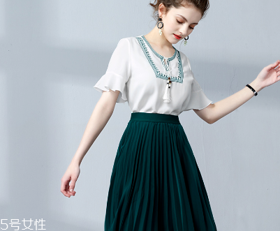 夏天穿什么顏色百褶裙好看 這三款值得擁有 夏天穿什么顏色百褶裙好看 這三款值得擁有