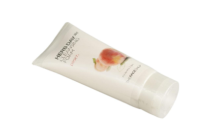 t區(qū)出油用什么洗面奶 面部清潔很關鍵 t區(qū)出油用什么洗面奶 面部清潔很關鍵