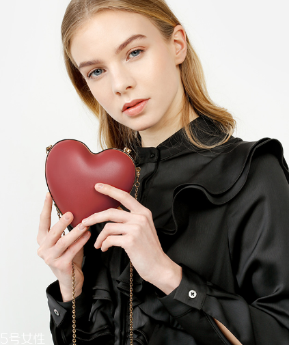 小ck愛心包尺寸 出乎意料的迷你款 小ck愛心包尺寸 出乎意料的迷你款