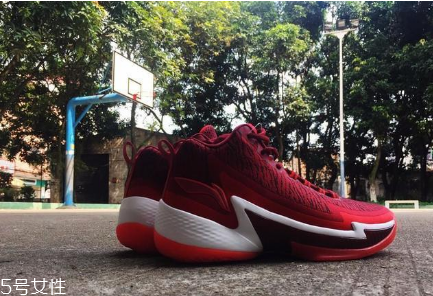 李寧空襲4測(cè)評(píng) 國(guó)產(chǎn)籃球鞋的經(jīng)典 李寧空襲4測(cè)評(píng) 國(guó)產(chǎn)籃球鞋的經(jīng)典