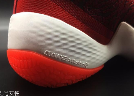 李寧空襲4測(cè)評(píng) 國(guó)產(chǎn)籃球鞋的經(jīng)典 李寧空襲4測(cè)評(píng) 國(guó)產(chǎn)籃球鞋的經(jīng)典