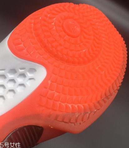 李寧空襲4測(cè)評(píng) 國(guó)產(chǎn)籃球鞋的經(jīng)典 李寧空襲4測(cè)評(píng) 國(guó)產(chǎn)籃球鞋的經(jīng)典