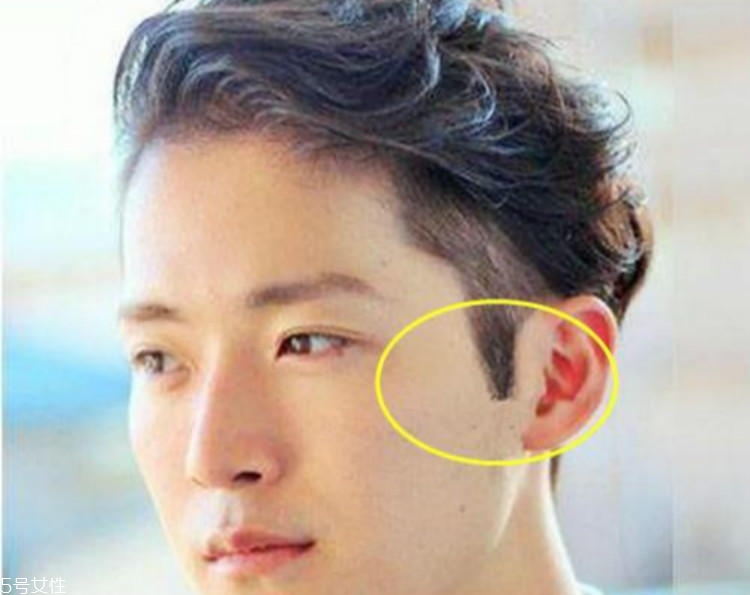 男生什么發(fā)型顯成熟 三面光清爽又帥氣 男生什么發(fā)型顯成熟 三面光清爽又帥氣