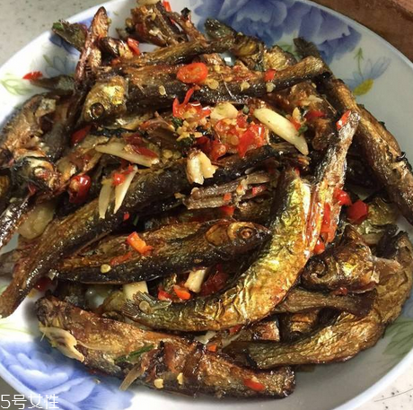 刁子魚刺多嗎 刺有點(diǎn)小多 刁子魚刺多嗎 刺有點(diǎn)小多