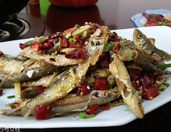 刁子魚刺多嗎 刺有點(diǎn)小多 刁子魚刺多嗎 刺有點(diǎn)小多