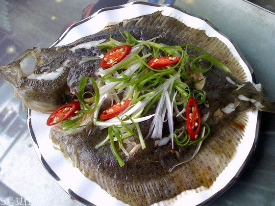 多寶魚有魚鱗嗎 不多但是有 多寶魚有魚鱗嗎 不多但是有