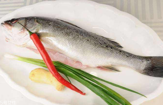 鱸魚(yú)如何去腥味 教你一招去腥味 鱸魚(yú)如何去腥味 教你一招去腥味