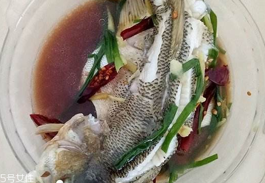 鱸魚可以做酸菜魚嗎 鱸魚也是可以的 鱸魚可以做酸菜魚嗎 鱸魚也是可以的