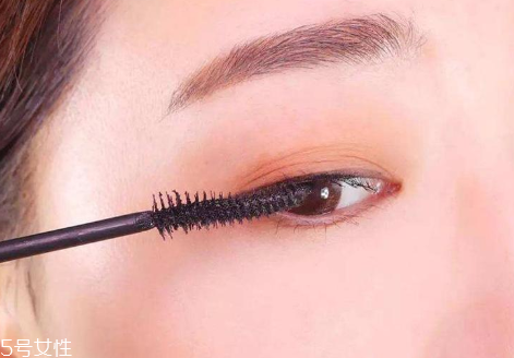 刷睫毛怎么避免蒼蠅腿 4個小妙招遠離尷尬