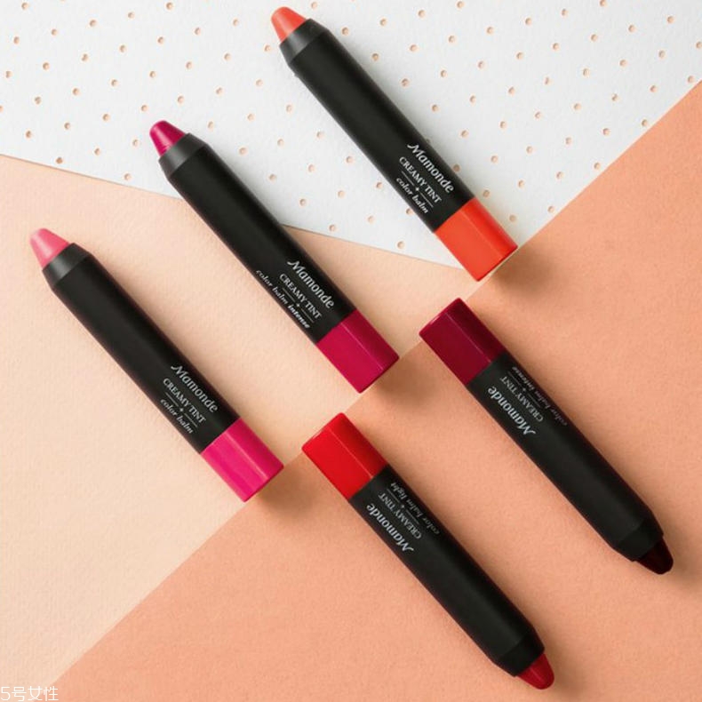 素顏涂口紅會不會怪？2022素顏最適合的口紅