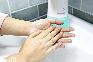 手很粗糙怎樣快速變嫩 5個護手姿勢變嫩妥妥的 手很粗糙怎樣快速變嫩 5個護手姿勢變嫩妥妥的