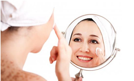 臉上有紅血絲如何修復(fù) 敏感肌膚去紅血絲用什么牌子護膚品好 臉上有紅血絲如何修復(fù) 敏感肌膚去紅血絲用什么牌子護膚品好