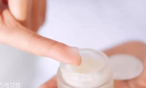 去角質(zhì)要避開(kāi)眼周嗎 看你用什么產(chǎn)品